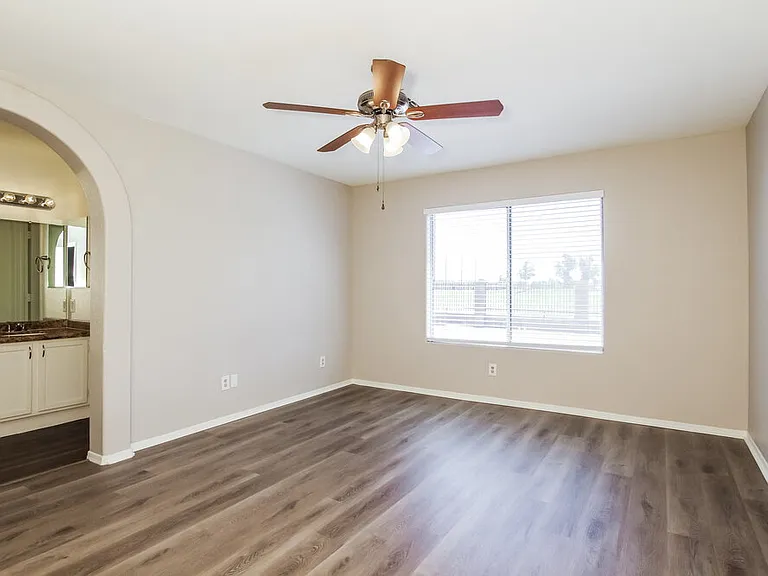 8727 W Sierra Vista Dr — Photo 7