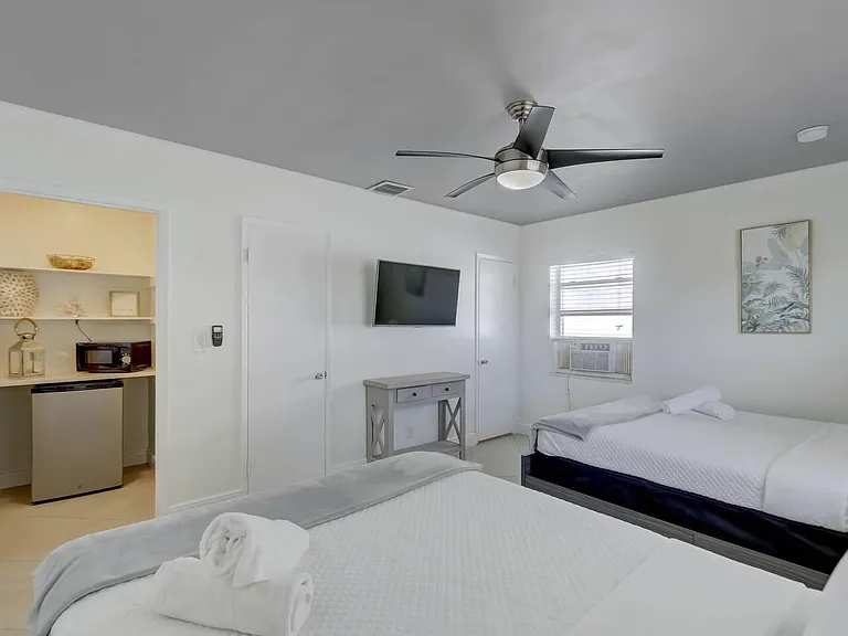 2740 NE 30th Pl #1-2 — Photo 7