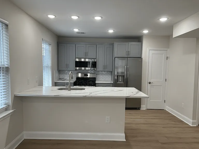 225 Washington St #225WASHINGTONAPT2 — Photo 1