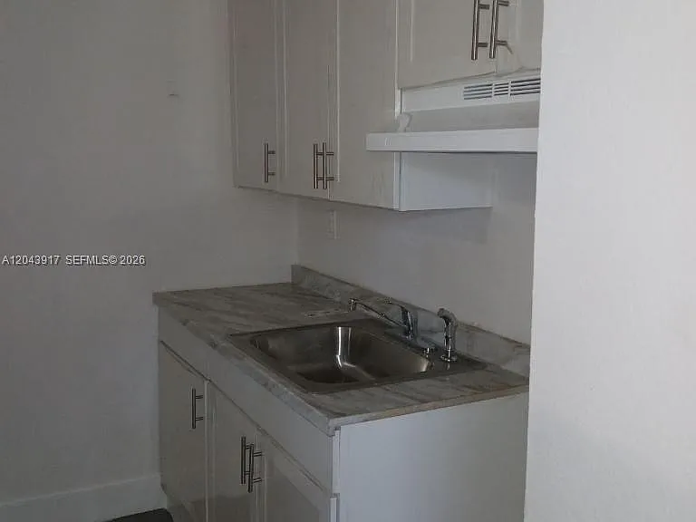 1003 SW 15th Ave #6 — Photo 3