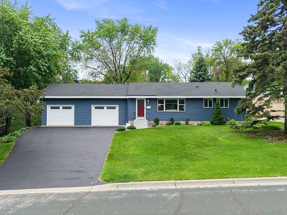 1st image of 942 7th Ave E