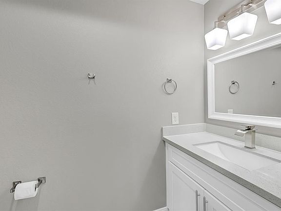 5th image of 4807 Wilmington St #B