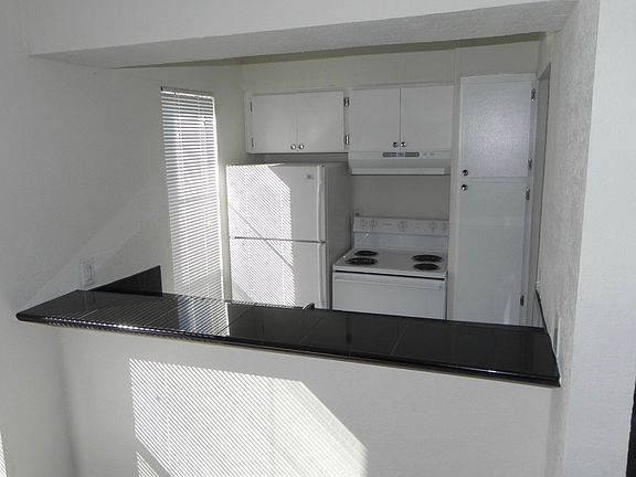 5th image of 2722 Throckmorton St APT 105