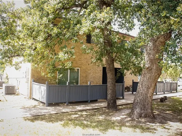 2400 Blanco Dr #D, College Station, TX 77845