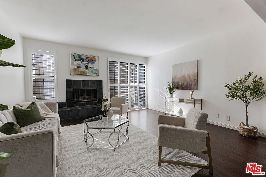 3 bed, 2.0 bath, 1516 sqft, $5,600 — Photo 3