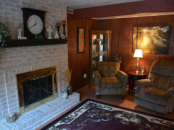 2nd image of 105 Painter Ave