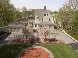 262 Mammoth Rd, Lowell, MA 01854