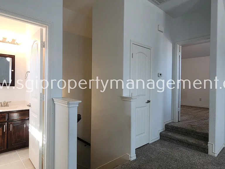 1369 Crescent Cove Dr — Photo 28