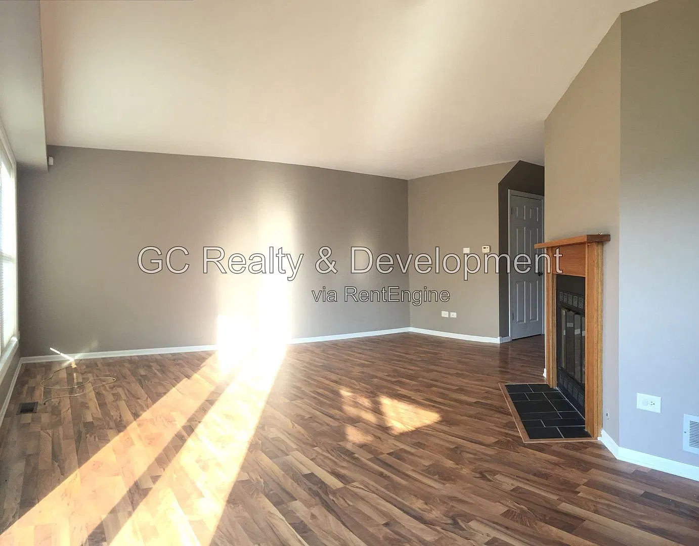 3 bed, 2.5 bath, 1524 sqft, $2,995 — Photo 2