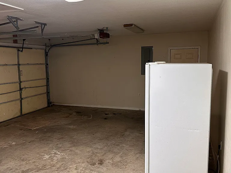 Garage.