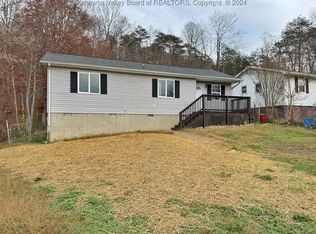 181 Vaughan Ln, South Charleston, WV 25309