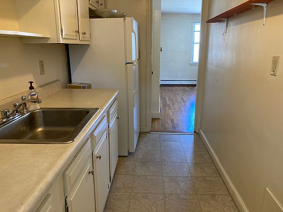 3rd image of 8 Quebec St APT 4