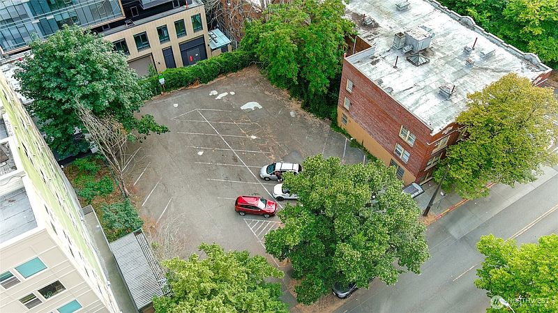 3rd image of 815 9th Avenue