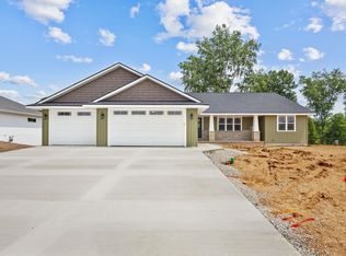 218 Abby Ln, Francis Creek, WI 54214
