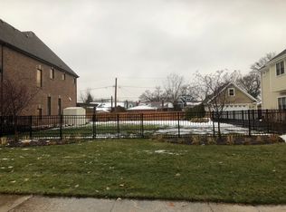 686 S Hawthorne Ave, Elmhurst, IL