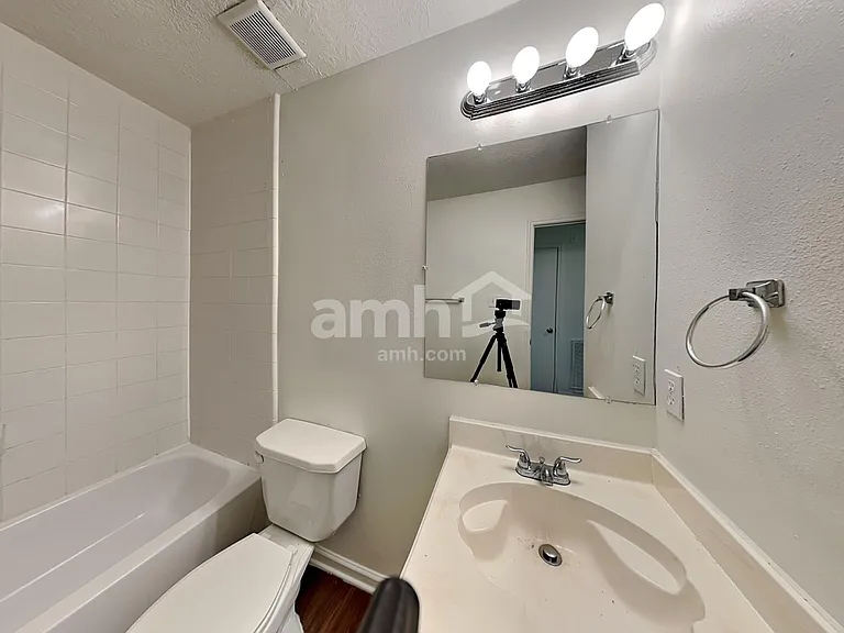 9220 Mahan Dr — Photo 16