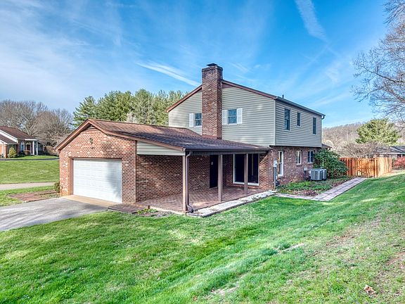 3rd image of 18405 Essex Dr