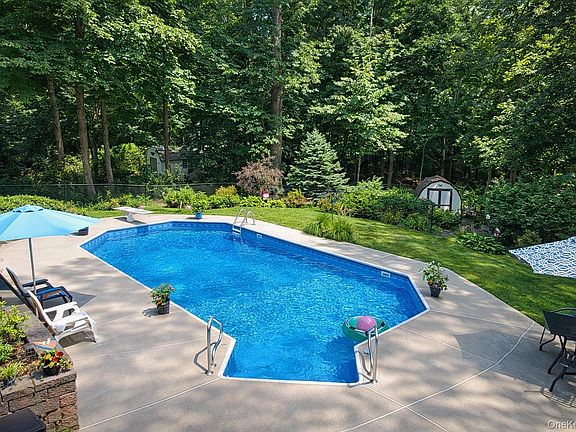 3rd image of 96 Edgewood Drive