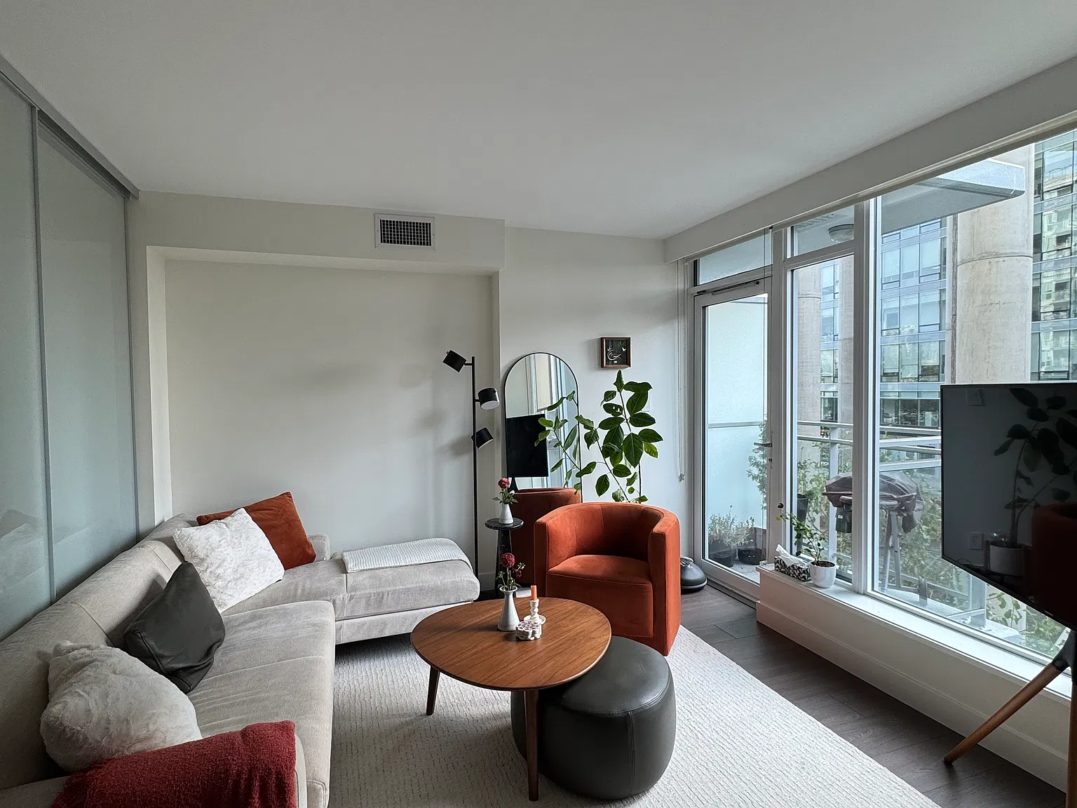 1 bed, 543 sqft, $2,800 — Photo 2