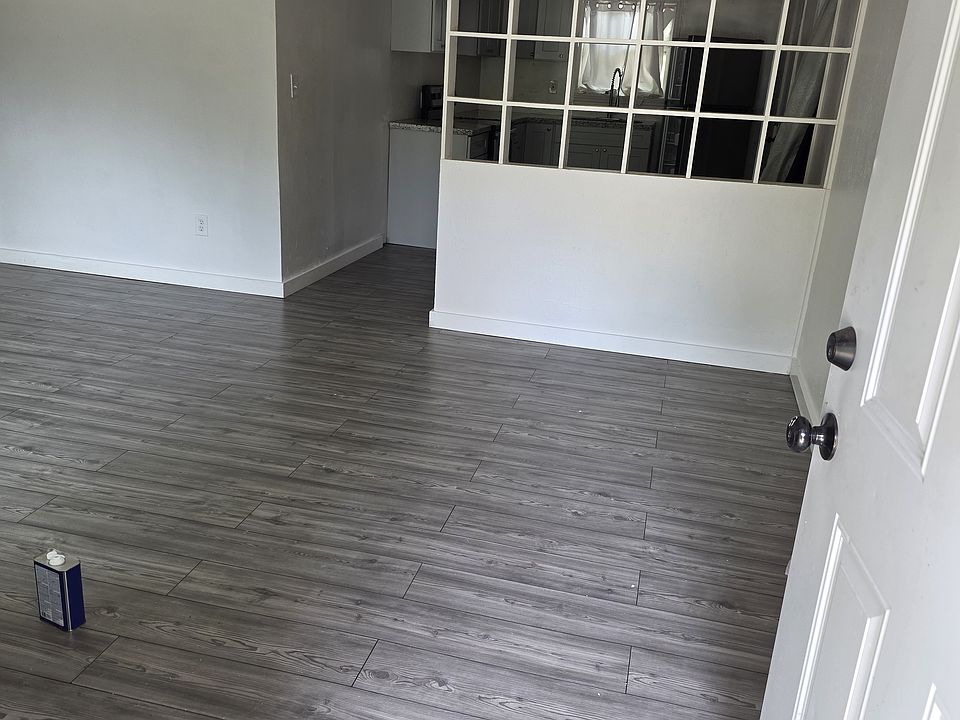 1st image of 205 W 42nd St