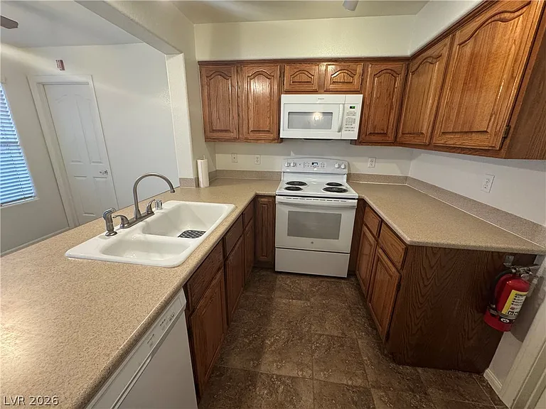 701 Capri Dr #13B — Photo 6