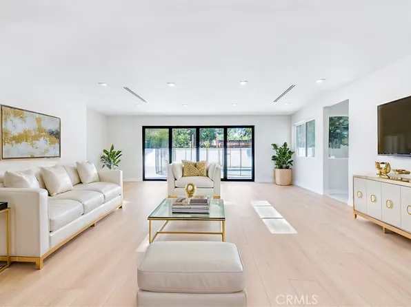 13633 Delano St, Van Nuys, CA 91401