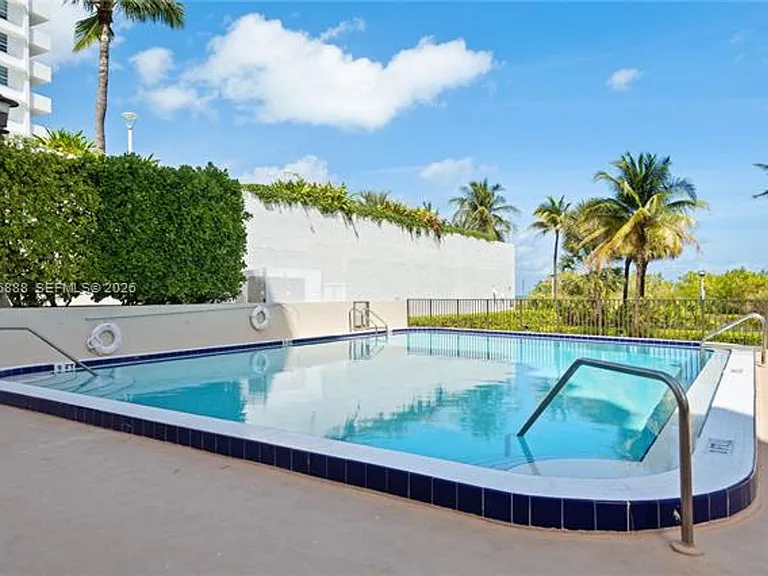 1621 Collins Avenue Cu #908 — Photo 7