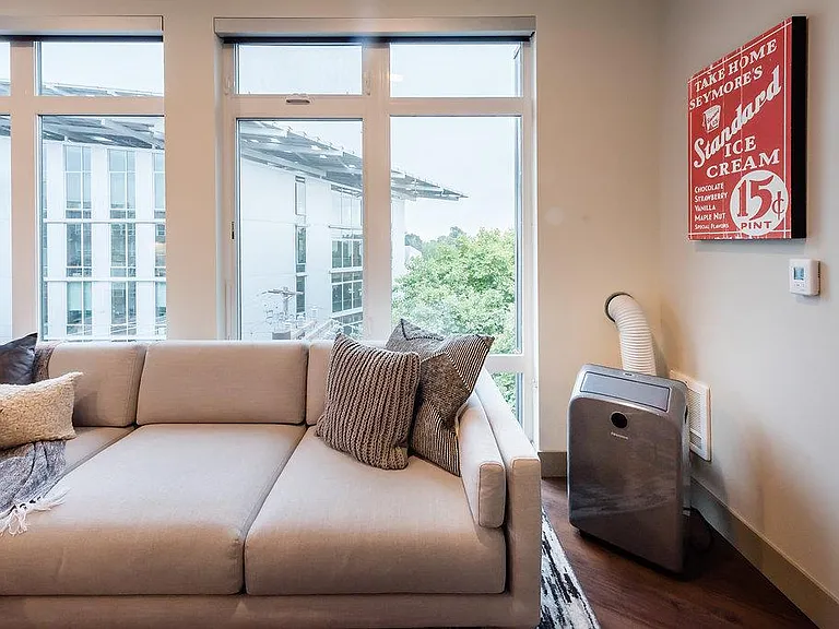 Broadcast Apartments — Photo 10