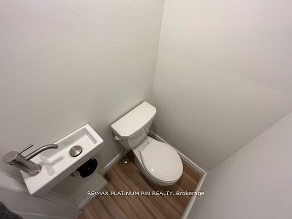 4th image of 293 Ellerslie Ave