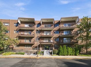350 E Dundee Rd APT 110, Buffalo Grove, IL 60089
