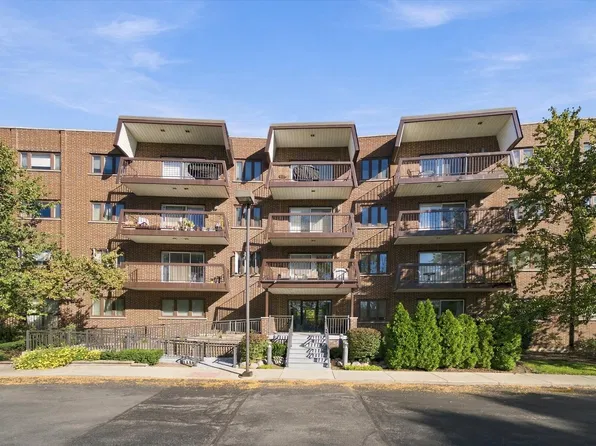 350 E Dundee Rd APT 110, Buffalo Grove, IL 60089