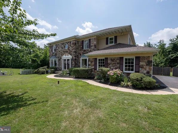927 Capitol Cir, East Norriton, PA 19403