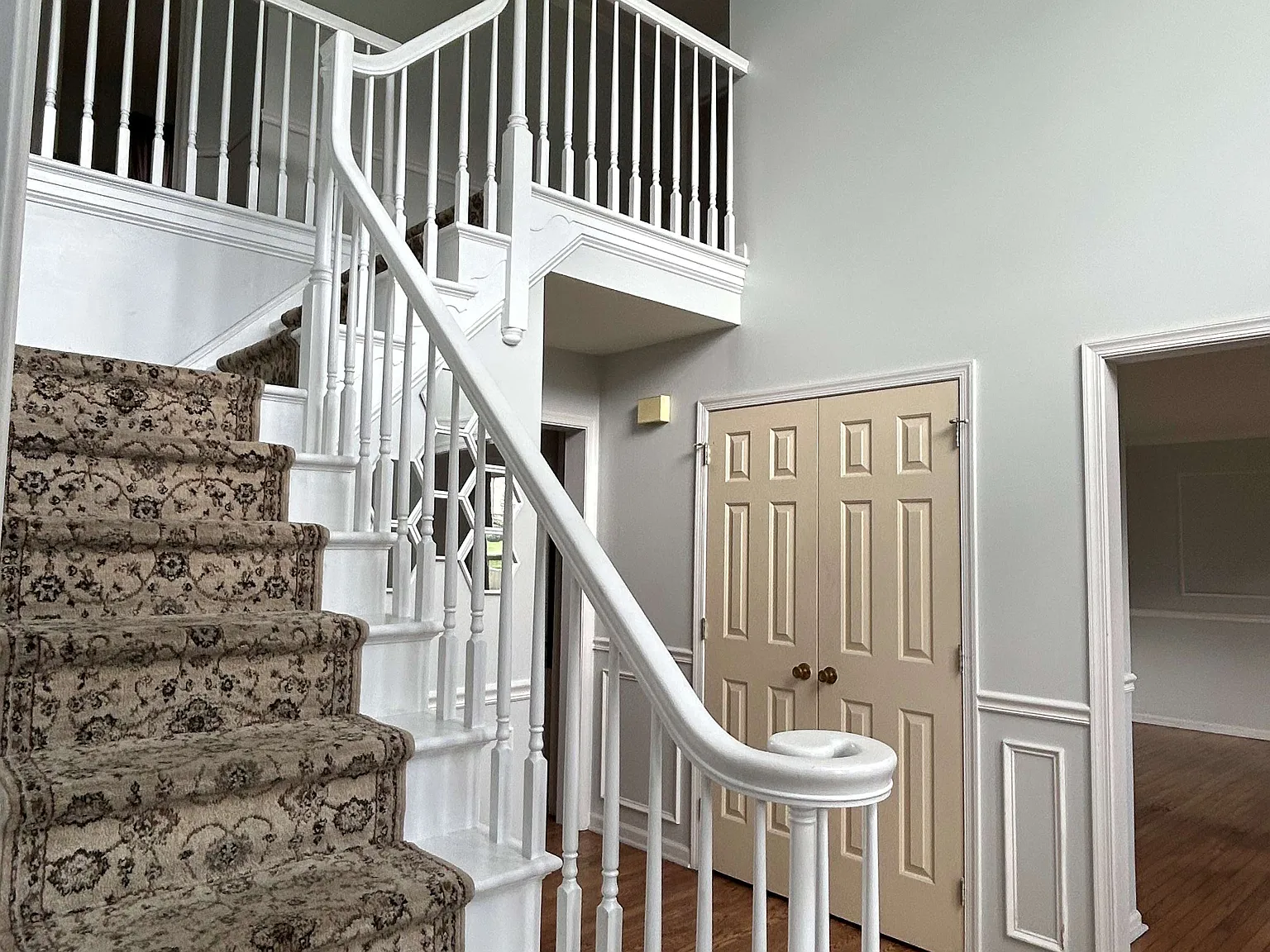 4 bed, 2.5 bath, 3350 sqft, $3,550 — Photo 3
