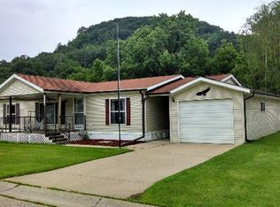 1132 Mallard St, Lansing, IA 52151