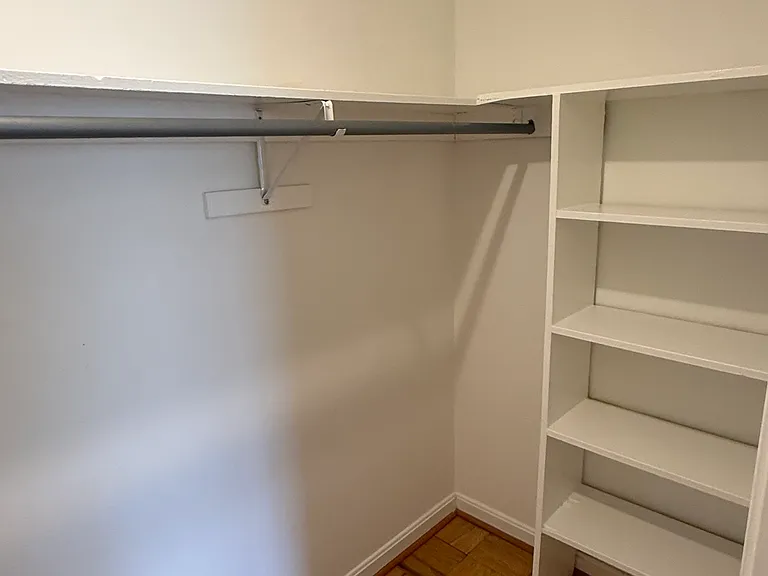 2911 Charing Cross Rd #6 — Photo 21