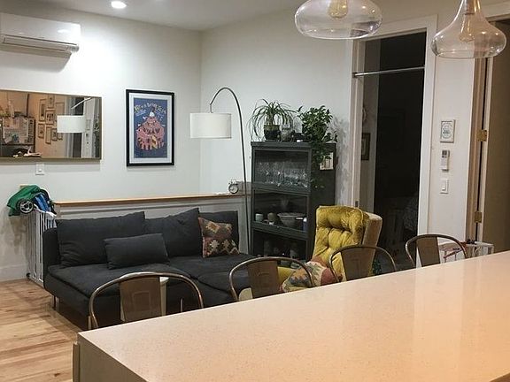 2nd image of 211 Nassau Ave APT 1R