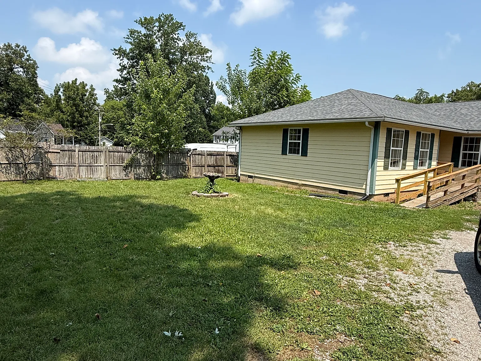 4 bed, 1896 sqft, $2,250 — Photo 2