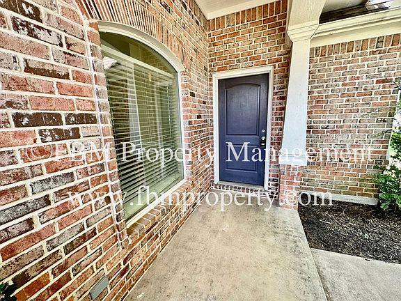 3rd image of 503 Strom Ct