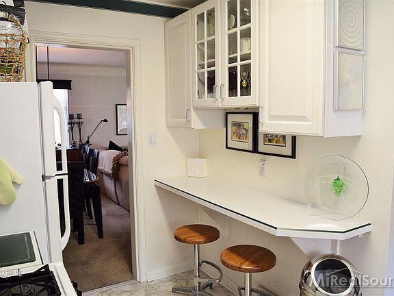 4th image of 20884 Parkcrest Dr