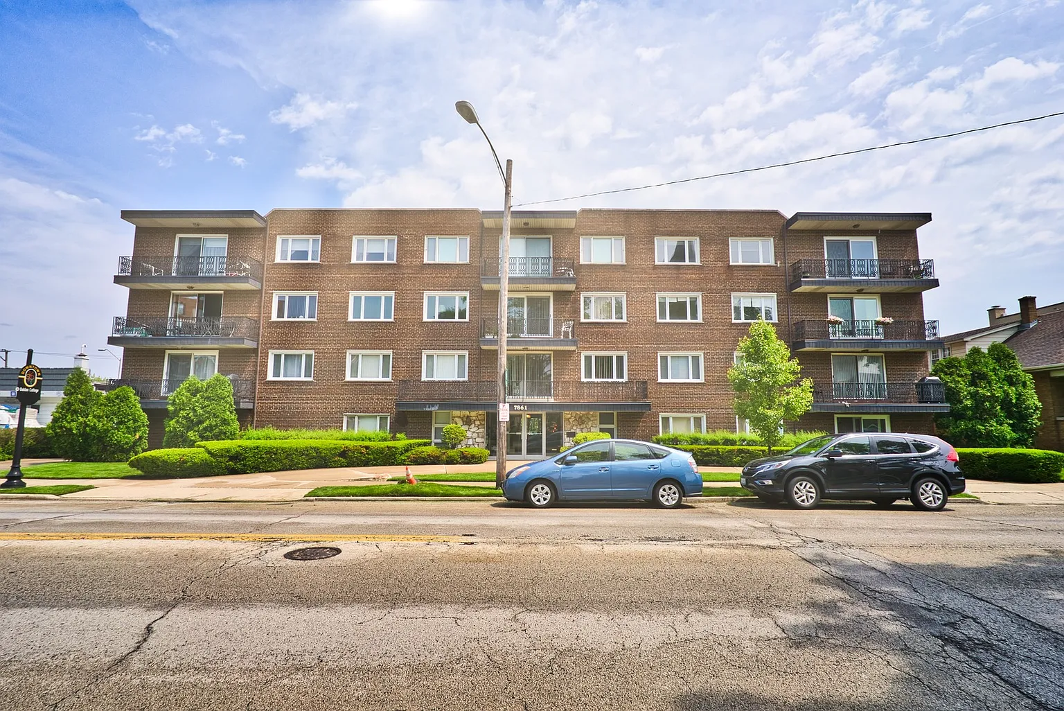 7861 Niles Center Rd APT 301 photo 1