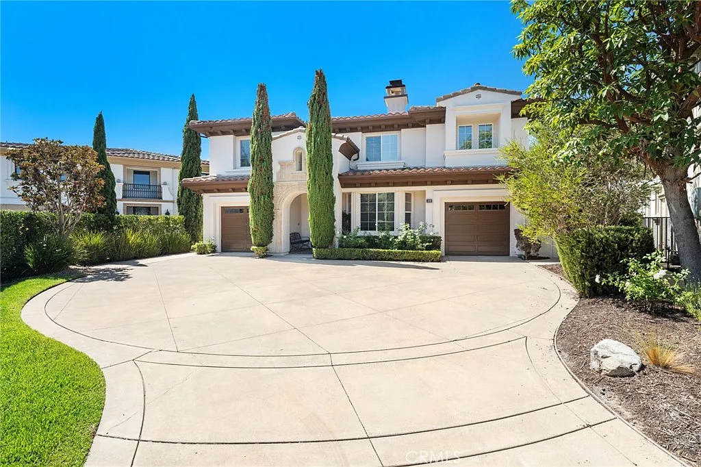 5 bed, 4.5 bath, 4011 sqft, $20,000 — Photo 2