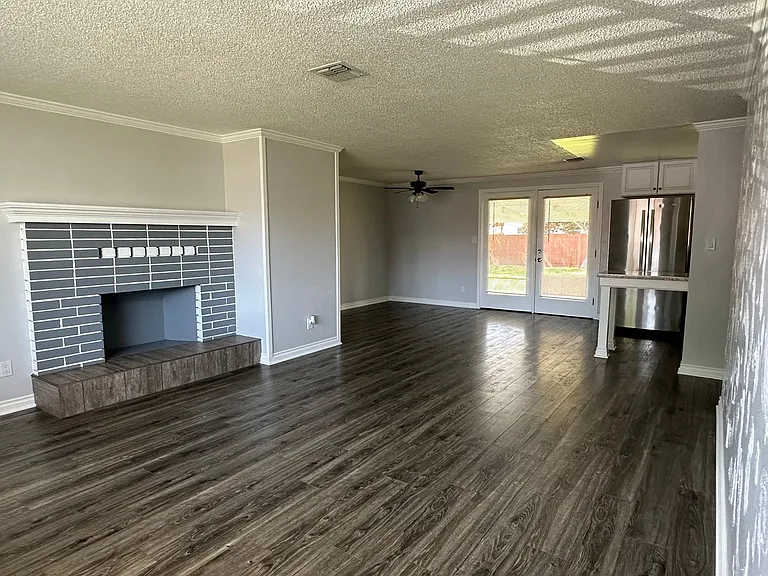 5301 Bel Aire Dr — Photo 3