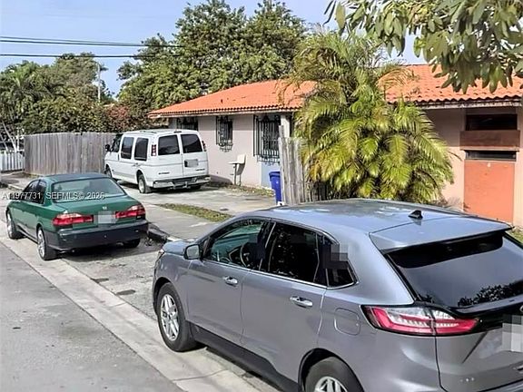 5th image of 960 SW 13th Ct