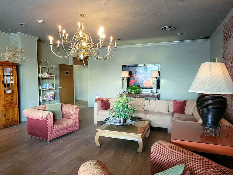 700 E 9th St #4J — Photo 21