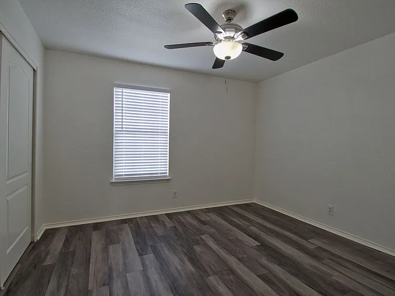 711 Abundance Ln — Photo 23