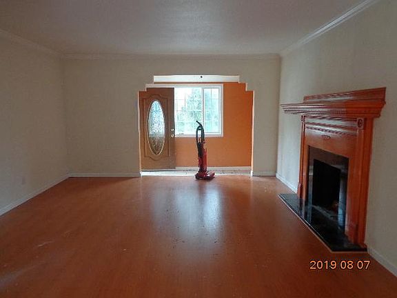 4th image of 72 Franklin Ave