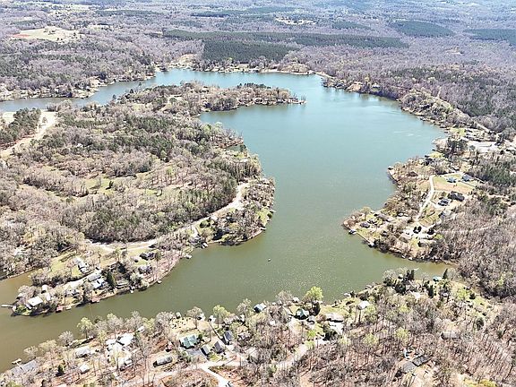 2nd image of 8 Guest Cir