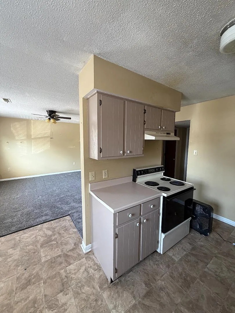 204 SouthWoods Court - A — Photo 4
