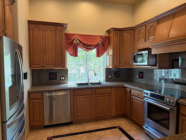 1825 Venetian Dr — Photo 9