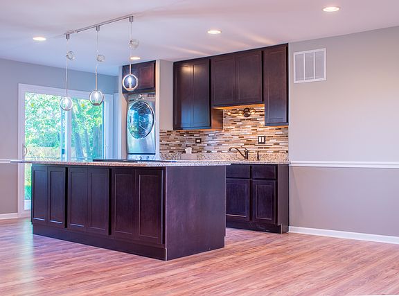 3rd image of 1541 E Celebrity Cir